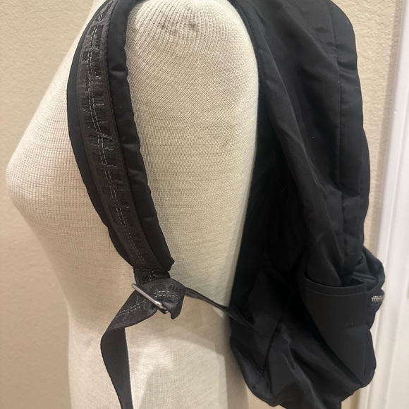 Off-White Black Backpack with Vibrant Arrows - Picture 5 of 10